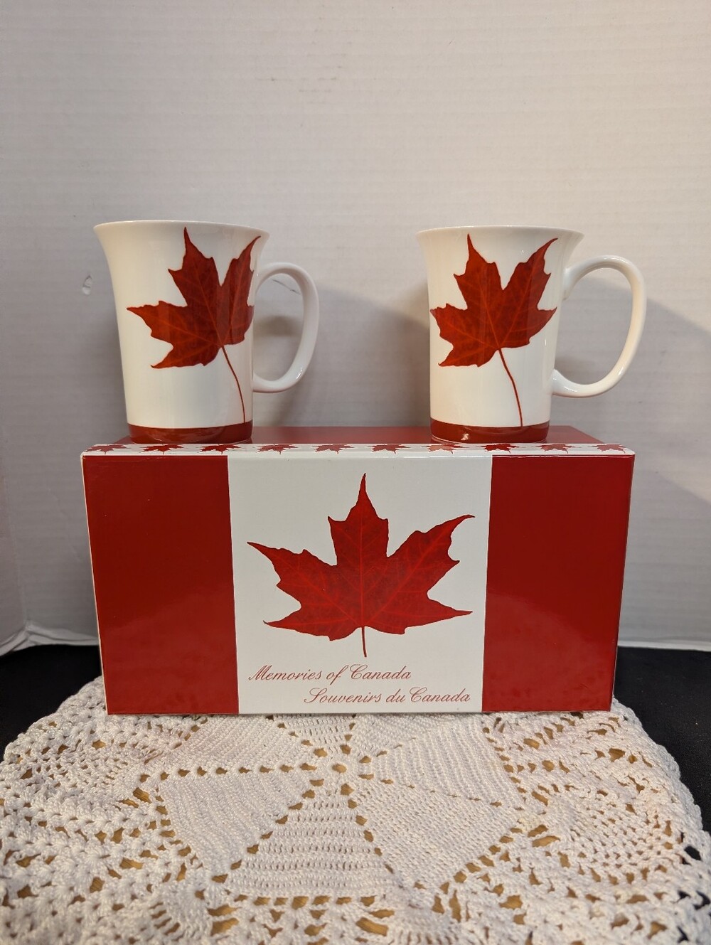 New In Box McIntosh Trading Set of 2 Mugs Coffee Tea Cups Memories of Canada